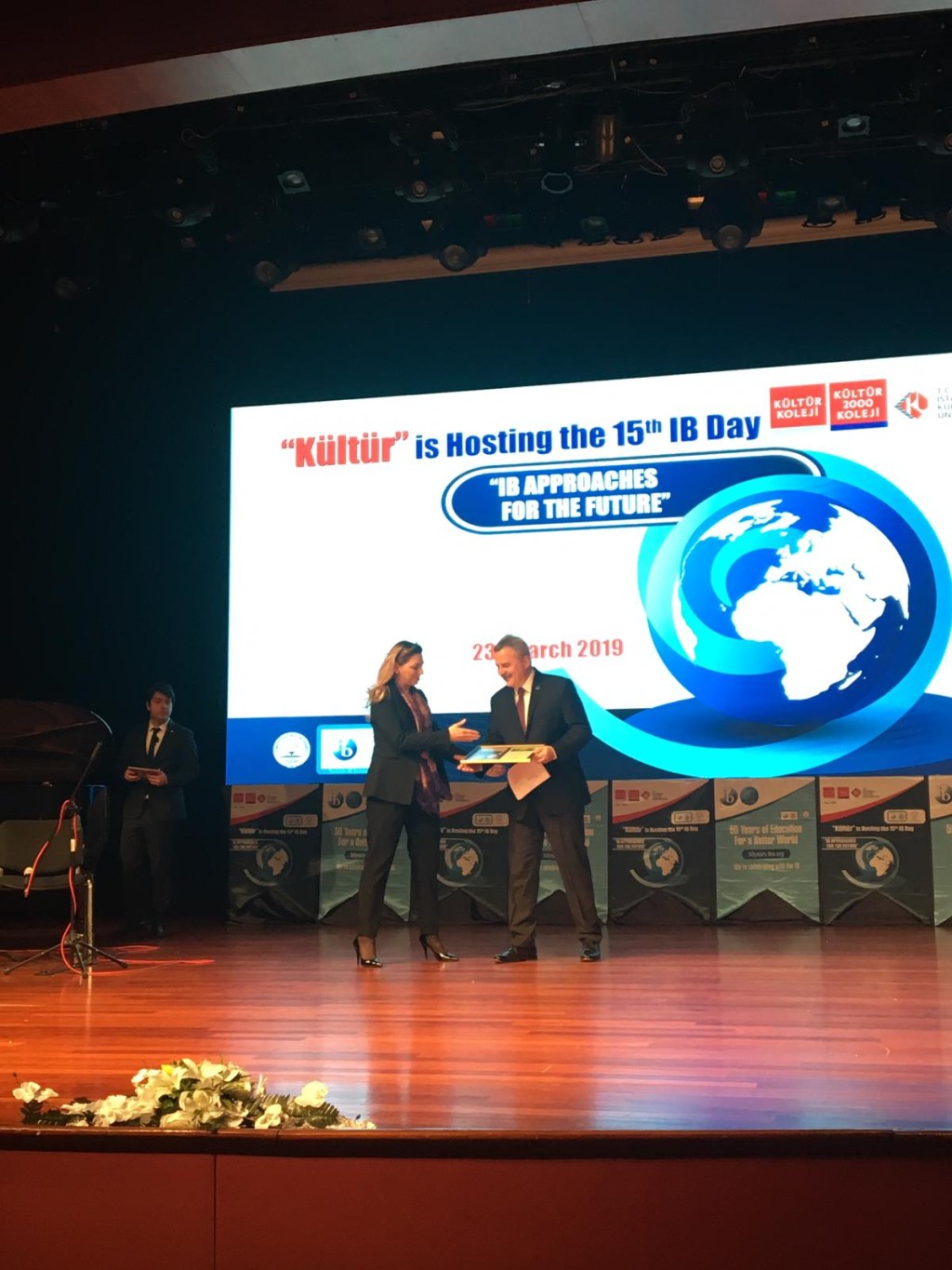 15. IB GÜNÜNDE İLK ÇİZGİLİ IB LİDERLERİ